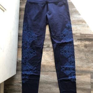 Aerie Leggings size medium. Navy blue with light blue design
